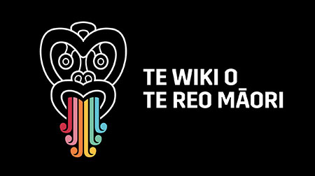 Tiki graphic image with the words Te Wiki o te reo Māori